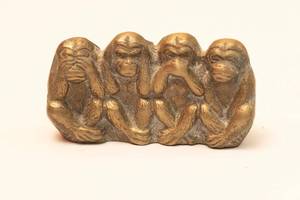 lot 21 image: Brass Wise Monkey Figurine -Hear No Evil, Speak No Evil ...