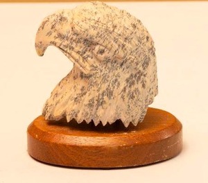 lot 41 image: Signed Dale Hanson Sitka Alaska Carved Eagle Head