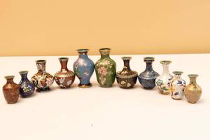 lot 19 image: Vintage Mini Chinese Cloisonne Vases