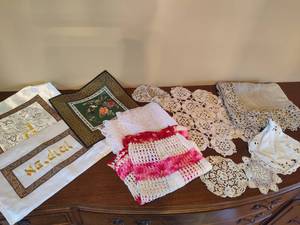 lot 127 image: Lot of Doilies, Crocheted Apron & Runners