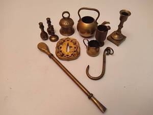 lot 131 image: Lot of Brass Miniatures