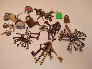 lot 144 image: Huge lot of Skeleton Keys