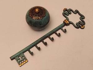 lot 140 image: Brass Key Hook & Trinket Box