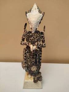 lot 150 image: Balinese Ceremonial Coin Statue