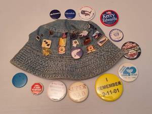 lot 148 image: Vintage Pins & Buttons