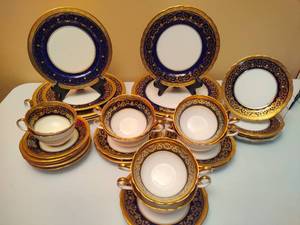 lot 162 image: Kenilworth Aynsley Bone China Set
