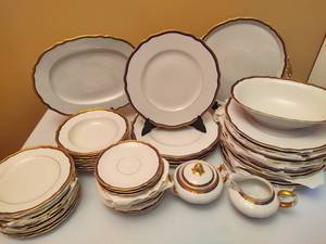 lot 163 image: Franconia La Marquise China Set