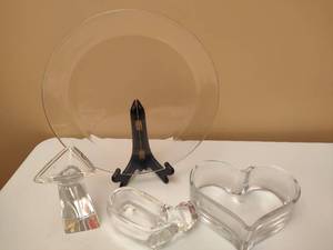 lot 170 image: Glass Unique Serving Pieces