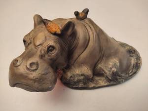 lot 158 image: Art Collectibles Ceramic Hippo wBirds