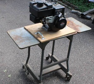 lot 9 image: Briggs and Stratton 3.5 hp Motor on board with stand