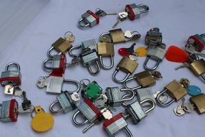 lot 14 image: Bulk Lot of 20 Master Lock Padlocks  All with Keys
