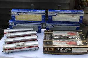 lot 20 image: BNSF Twin Alco Engines and 4 Streamlined Passenger cars O Gauge