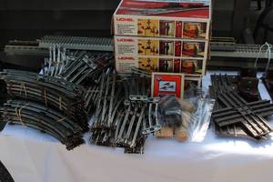 lot 21 image: Large Lot of Lionel O Gauge Track, Switches, Bumpers & Accessories