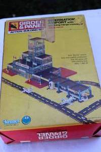 lot 76 image: 1977 Kenner Girder & Panel International Airport  325 Piece Set