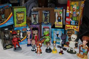 lot 110 image: Entertainment BobbleheadNodder Collection  22 Figures Including Looney Tunes, Archie, Popeye, Marvel & More