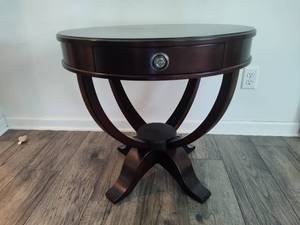 lot 16 image: Bombay Furniture Round End Table
