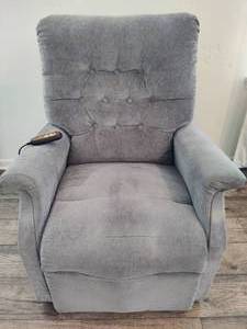 lot 39 image: Golden Power Lift and Recline Chair