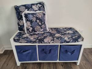 lot 19 image: White Entry Bench with Storage and Cushion