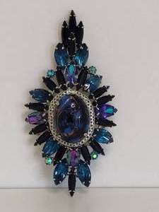 lot 3 image: Vintage Large Brooch