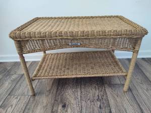 lot 46 image: Wicker Coffee Table