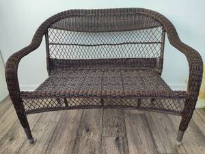 lot 44 image: Wicker Bench