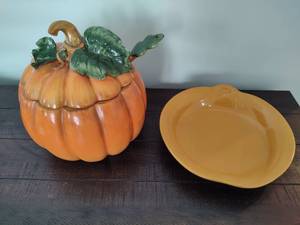 lot 68 image: Pumpkin Soup Toureen w Ladle and Serving Platter