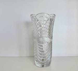 lot 18 image: Vintage RCR Royal Crystal Rock Flower Vase