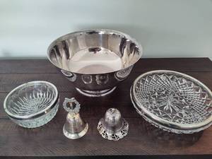 lot 74 image: Silver Plated Colored Serving and Accent Pieces