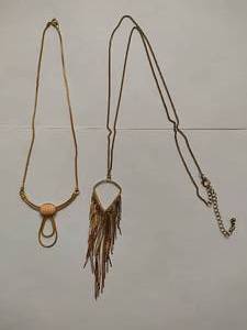 lot 58 image: Vintage Necklaces