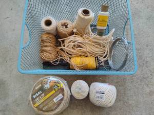 lot 123 image: Assorted Twine & Strings