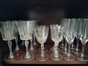 lot 76 image: Crystal Wine Goblets, Glasses & Champagne Flutes