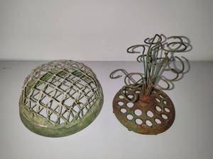 lot 97 image: Rare Vintage Metal Flower Frogs