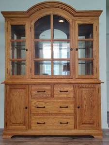 lot 100 image: Shin Lee Oak Lighted China Cabinet