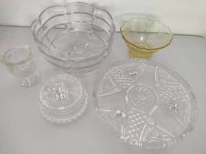 lot 79 image: Assorted Crystal Serving PiecesDecor