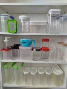 lot 92 image: Assorted Plastic Storage wLids