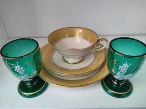 lot 138 image: Vintage Bavaria CupSaucerDish Set & Hand Painted Cups