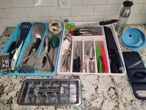 lot 89 image: Lot of Kitchen Utensils