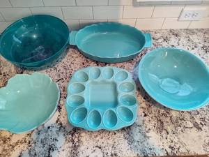 lot 83 image: Fun Turquoise CookBakeware