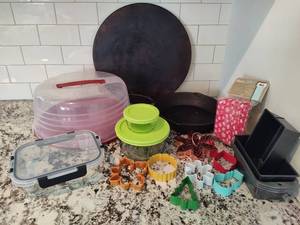 lot 94 image: Lot of Misc Kitchenware