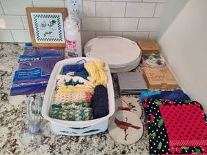 lot 150 image: Lot of Small Kitchen Housewares