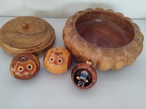 lot 153 image: Hand Carved Wood Bowls & Decor