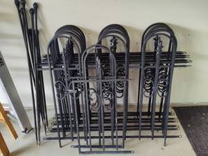 lot 108 image: Metal Fencing wRods