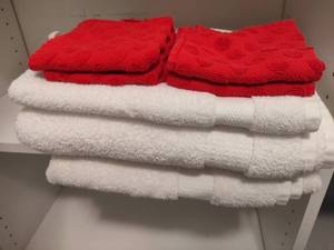 lot 176 image: Large White Towels & Red Washcloths
