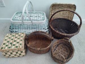 lot 180 image: Lot of Assorted Baskets