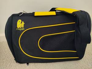 lot 196 image: Pet Travel Soft Sided Travel Carrier