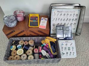 lot 199 image: Lot of Sewing & Sewing Machine Items