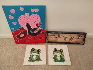 lot 214 image: Bird & Frog Hanging Artwork