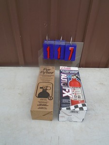 lot 117 image: Qty of 2 new fire extingushers. As shown.