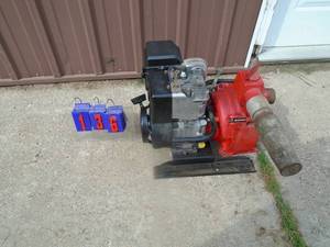 lot 136 image: Homelite 5 hp Briggs water pump. Used condition. Tested & works. As shown.
