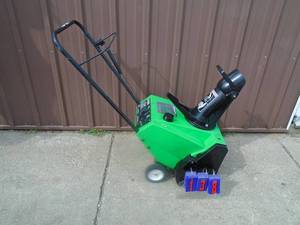lot 138 image: Lawn Boy 320E snow thrower. Electric start. Good condition. Tested & works. As shown.